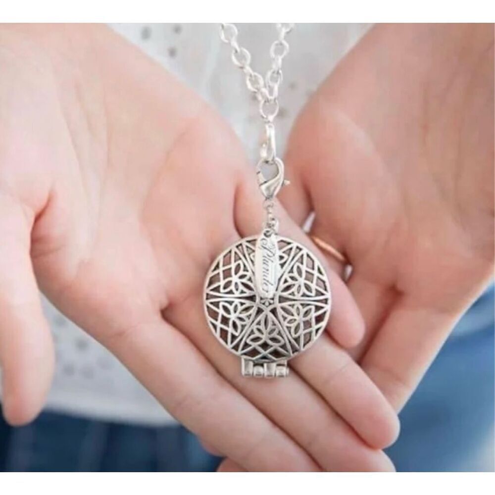 New in Box Plunder Jamaine Silver Essential Oil Diffuser Locket Pendant Charm